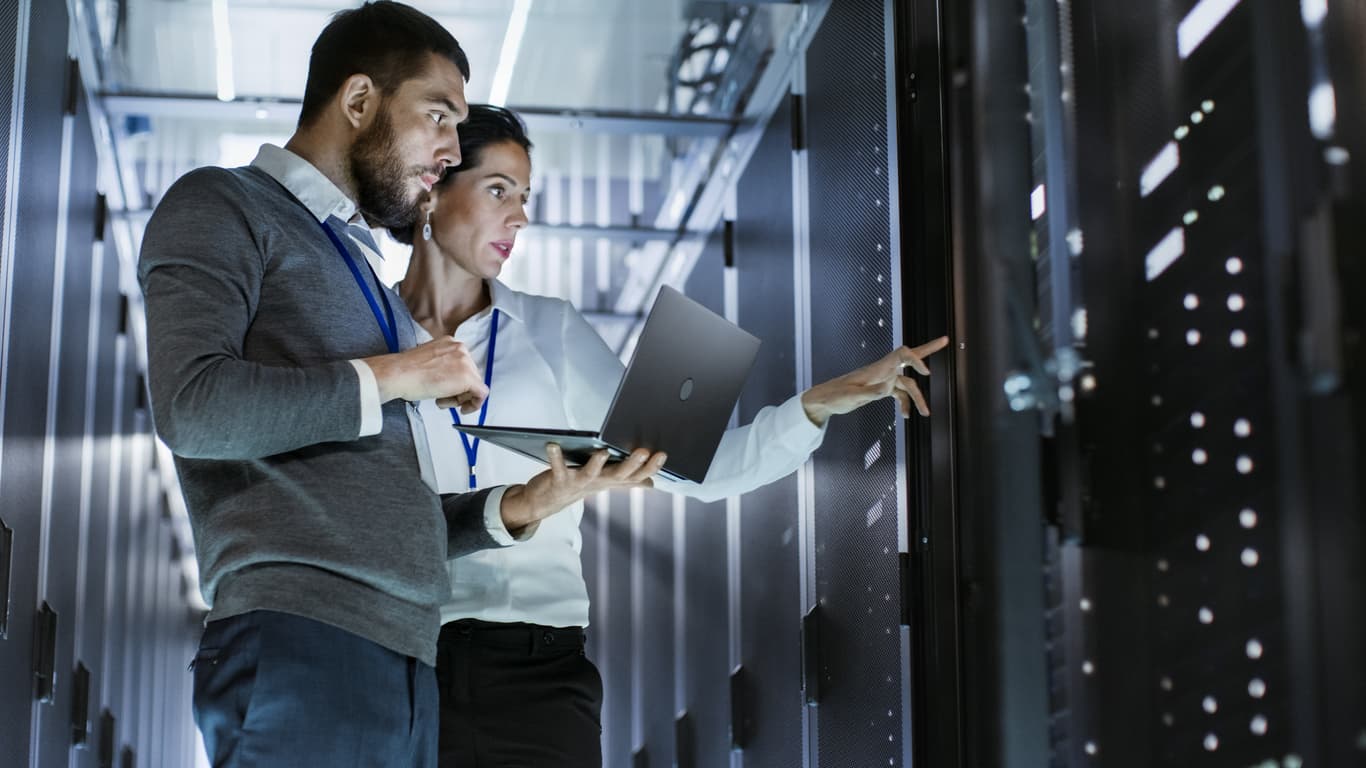 IT specialist assisting during an IT emergency